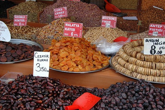 Trockenfr&uuml;chte und N&uuml;sse haben im Oktober Saison.