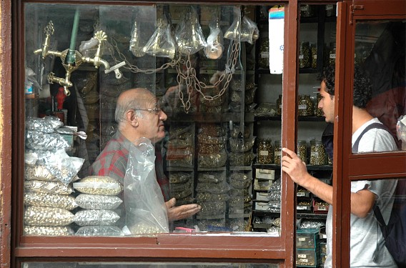 Auf ein Pl&auml;uschchen beim Schraubenh&auml;ndler