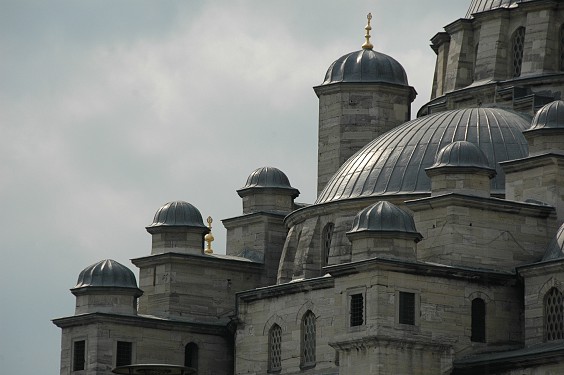 Die Yeni Camii - die "Neue Moschee" - einer der gr&ouml;&szlig;eren Moscheen Istanbul's