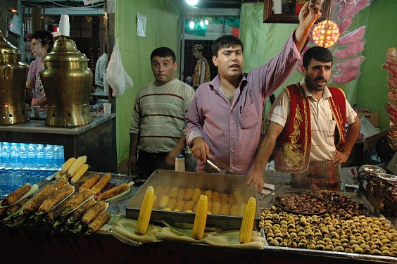 In den N&auml;chten des Ramadan geht es zu wie auf einem Volksfest.